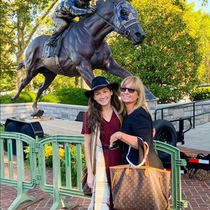 Meet your Posher, Danele